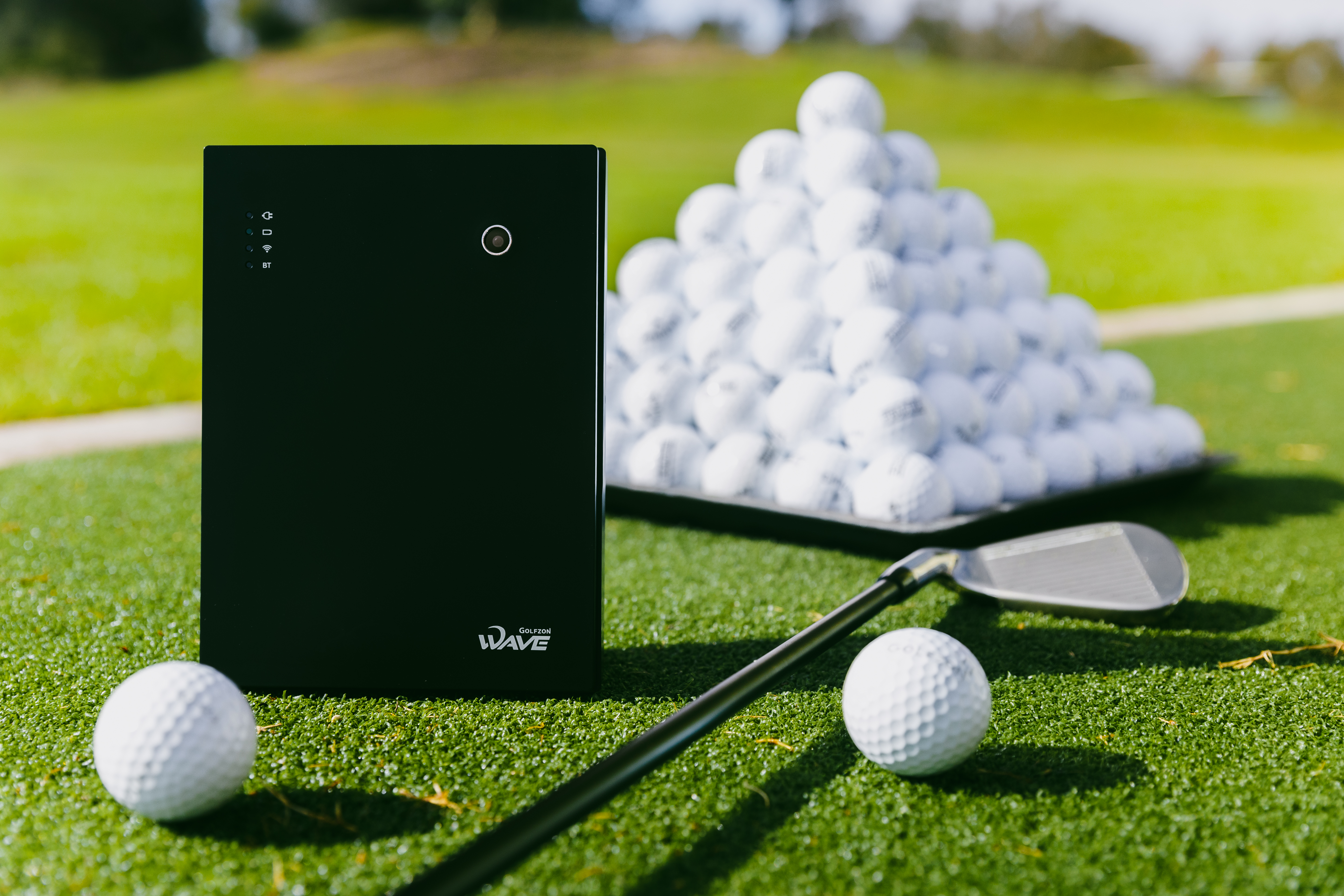 Golfzon Wave with golf balls and a golf club