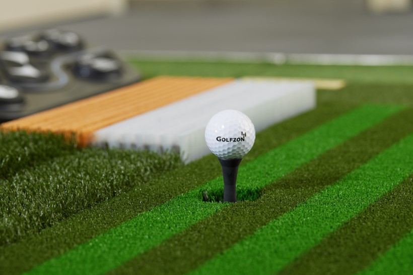 Multi surface mat of  of Golfzon swing plate with a golf ball